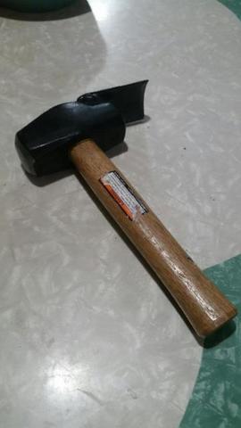 3 in 1 trapping tool . hammer, hoe, trowel. PA trapping supplies