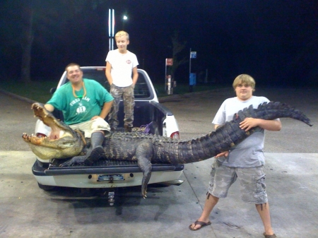 Lester, Colby, and Samuel with gator.jpg